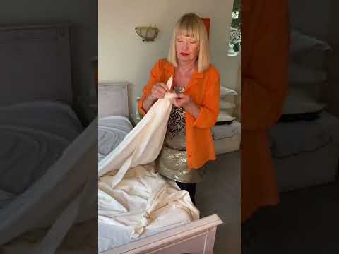 How to make a fitted sheet out of flat sheet | #shorts #sonorokate