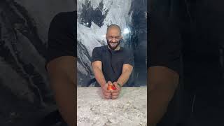 Is this the right way to split an apple with your hands? #applehack #lifehack #experiment