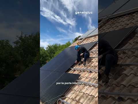 PASO 4 de una instalación fotovoltaica: conexión eléctrica de los paneles solares