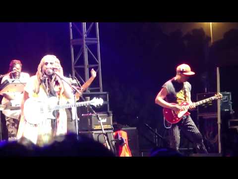 Steel Pulse Leggo Beast (Live)