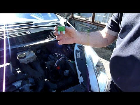 Citroen Xsara Picasso 1.6 HDi  - Changing Maxi fuses