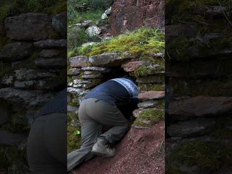 Building stone survival shelter in RED CANYONS 🪨 #shorts