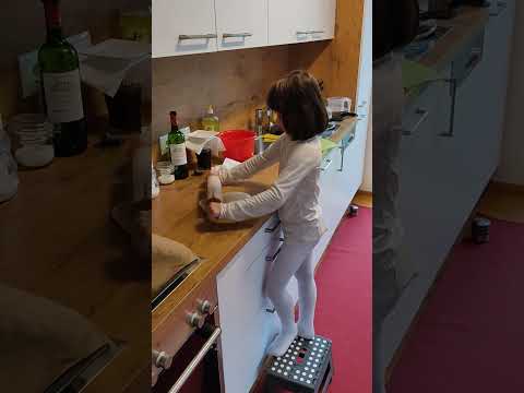 Ajudando na coxinha