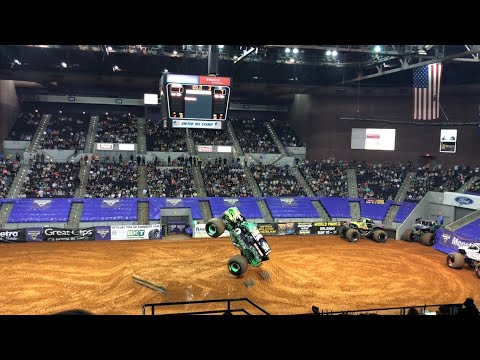 MONSTER JAM 2019 GRAVE DIGGER FREESTYLE