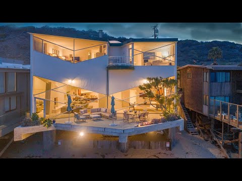 The Amazing Krause House by John Lautner. Beautiful interior with a spiral stair!