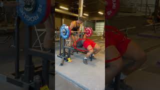 This is how to bench press with proper technique