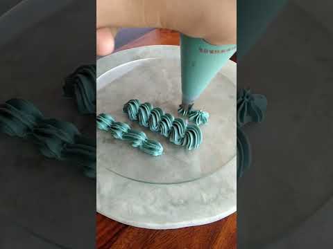 cake piping ideas! #piping #frosting #satisfying #cakedesign #ideas #food #shorts #buttercream