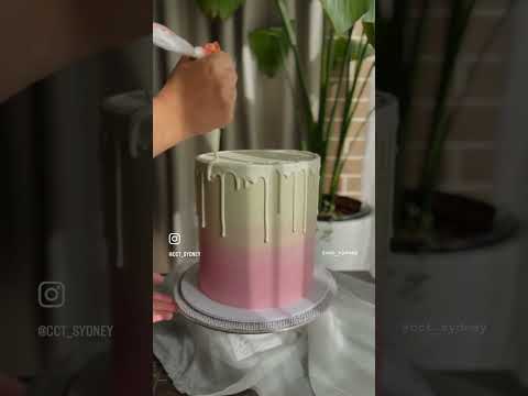 #customcake #customcakes #cakedecorating #cake #cakedesign #caketrends #dripcakes