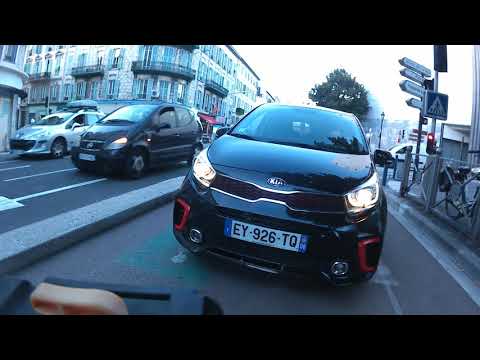 Voiture sur piste cyclable : Résistez & Dénoncez