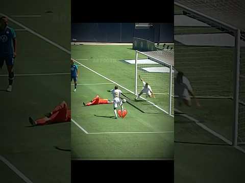 He really thwarted that goal🫣😂 #football #futbol #funny