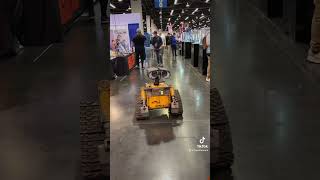 Wall-E at WonderCon - Pixar - Disney - Comic-Con - Droid - Cosplay