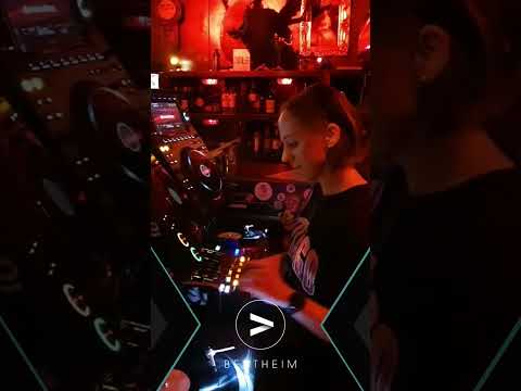 🎧 Unleashing Talent: Kat St's DJ Session at Minimal Bar Berlin!