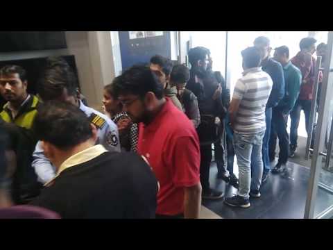 Buyers waiting in que for Redmi Note 7 pro @ CP Delhi